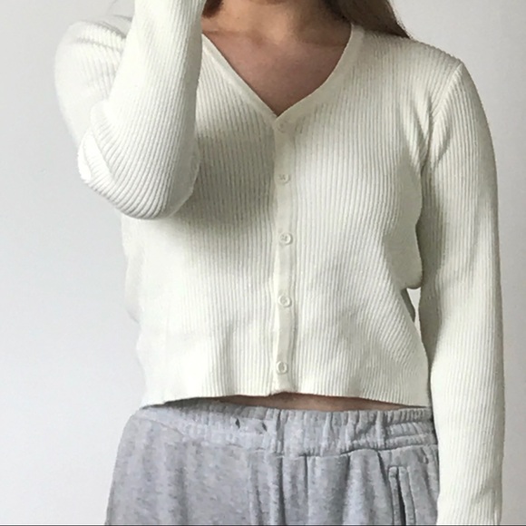 Brandy Melville Shannon Sweater - Picture 3 of 3